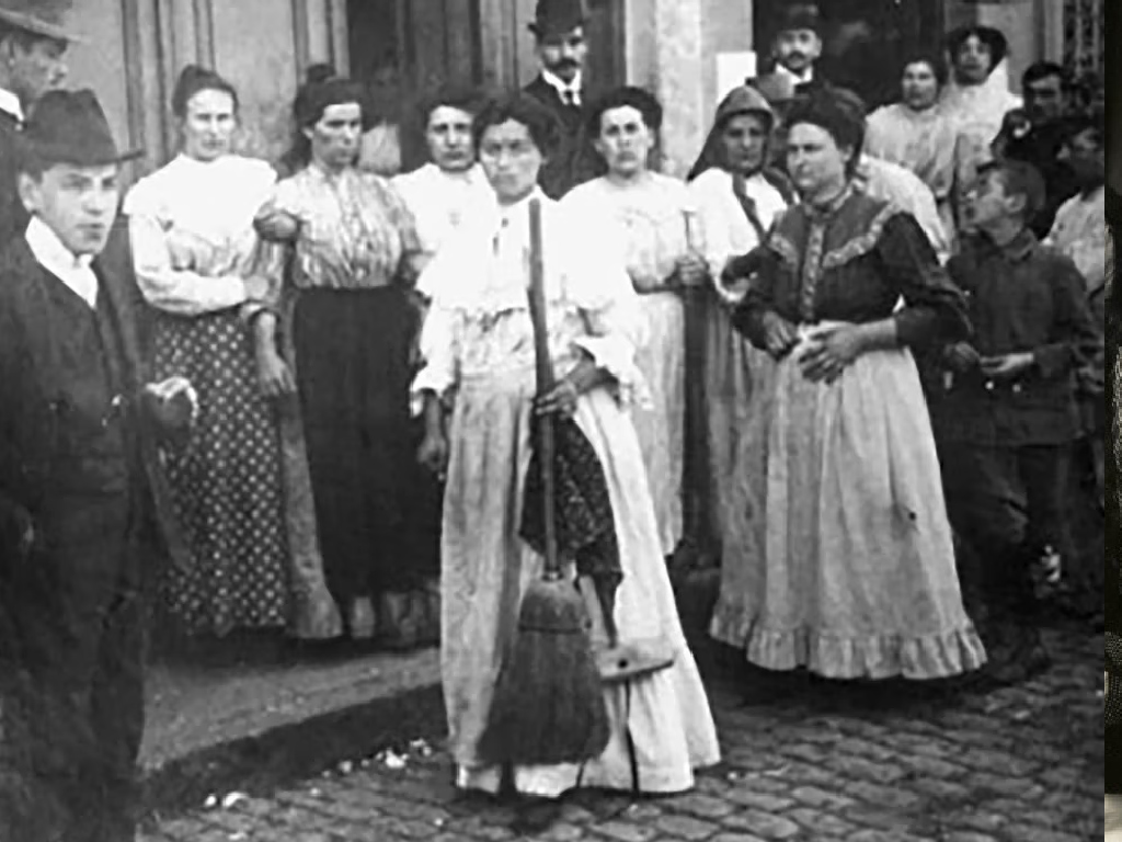 1907 | Bs. As. Huelga de las escobas:las mujeres de los conventillos salieron a la calle para "barrer la injusticia" por aumento en los alquileres