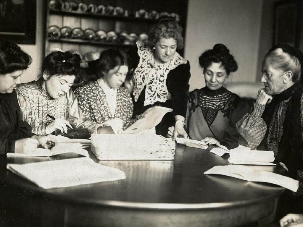 GB 1914- Reunión Unión Política y Social de Mujeres. Pte  Emmeline Pankhurst lucha por sufragio