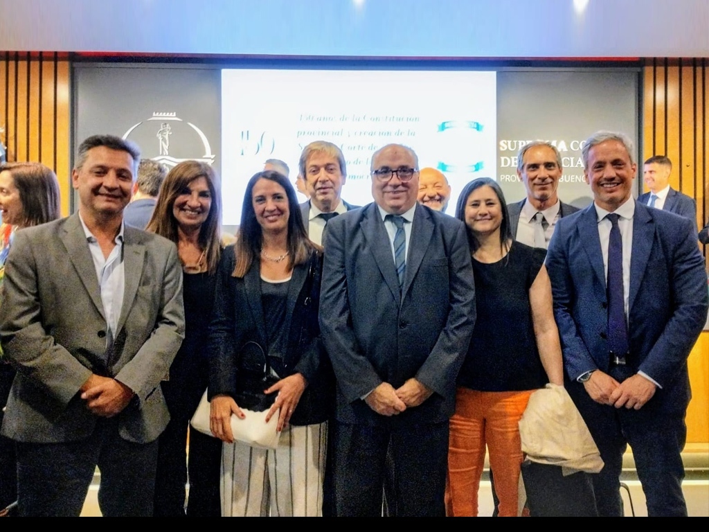 Dra. Guillermina Soria (San Isidro) junto a: Dr. Marcos Darío Vilaplana (San Martín), Dra. María Victoria Lorences (Lomas de Zamora), Dra. Adriana Cecilia Coliqueo (Avellaneda-Lanús), Dr. Eduardo Gabriel Sreider (Moreno-Gral. Rodríguez), Dr. Martín Rivas (La Matanza), Dr. Marcelo Rodolfo Fioranelli (Zárate-Campana), Dr. Leandro Augusto Gabas (Mar del Plata), el Presidente de COLPROBA Dr. Bienvenido Rodríguez Basalo (Quilmes)