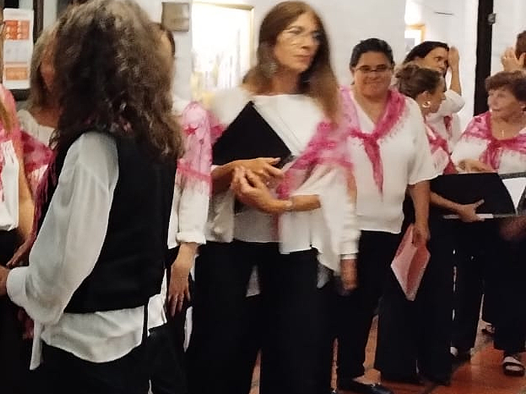 Coro del Colegio de Abogados de San Isidro, en espera para ingresar al concierto