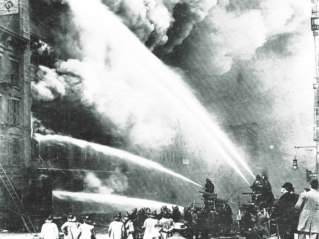 Incendio en NY, 1911,Triangle Shirtwaist. Murieron 123 mujeres y 23 hombres