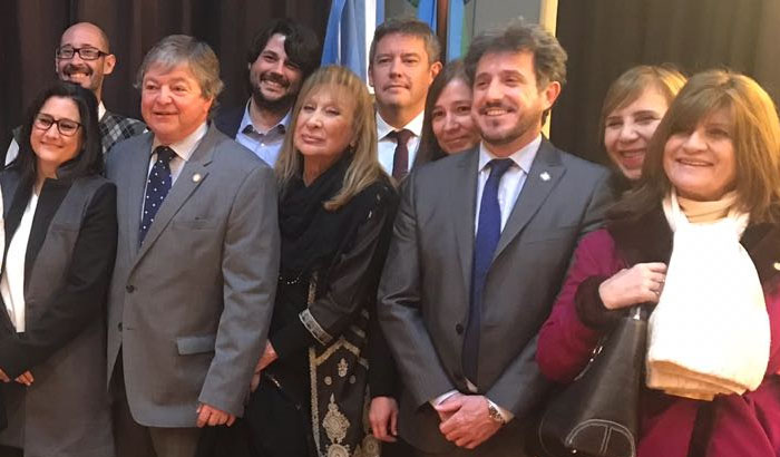 Caja. Ceremonia de asunción. Homenaje. Fuerte presencia del CASI 