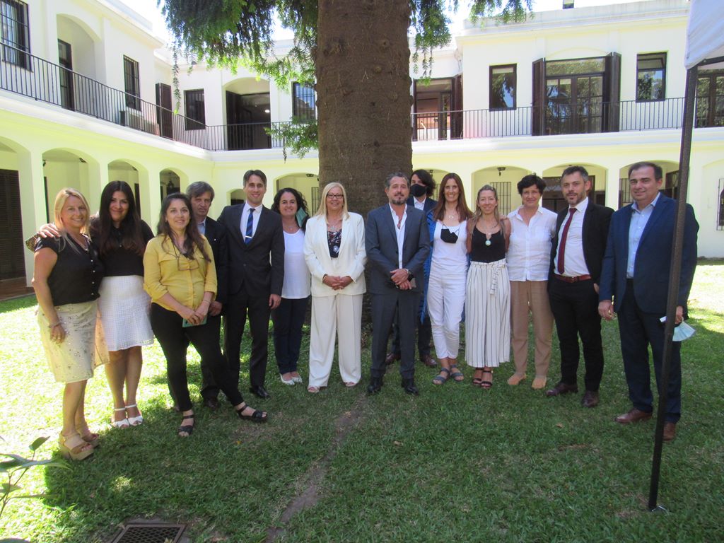 Dra. Yamila Cabrera (Directora del Área de Gestión Social), la Dra. Zulma Insaurralde (Directora del Consultorio Jurídico), laDra. Lucila Migliore (Sub Directora de Consultorio Jurídico) y los colaboradores Dres. Agudín Verena, Callejas Roxana, Ibáñez Sandra, López Borghello Fabián, Márquez Alejandro, Oyuela Jorge, Pastor Laura, Petuzzi Daniela y Vogel Kevin. Dres. Santiago Quarneti y Martín Sáncez