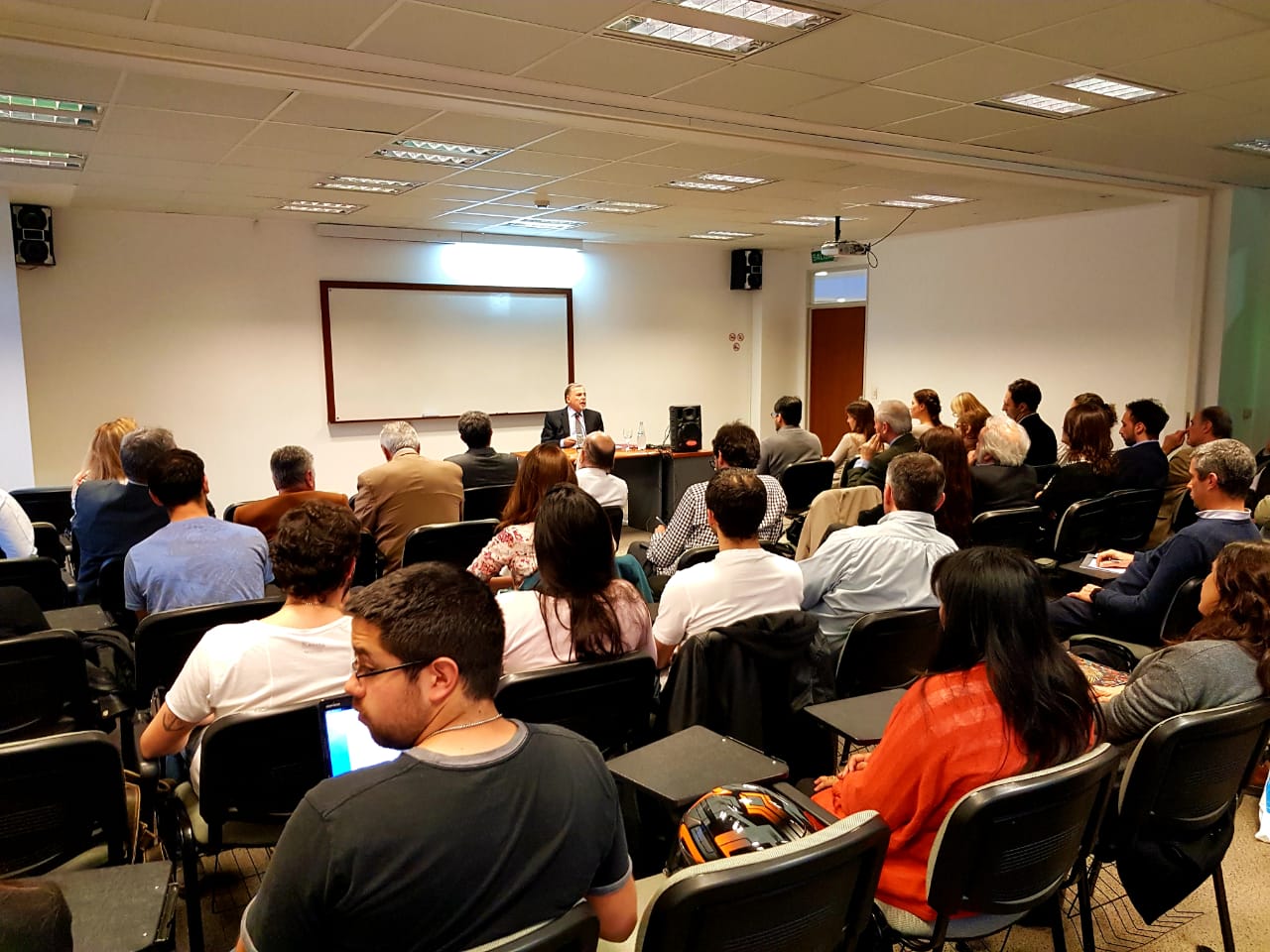 La jurisprudencia y los jueces. Disertó en el Colegio el Dr. Eduardo. N. De Lázzari