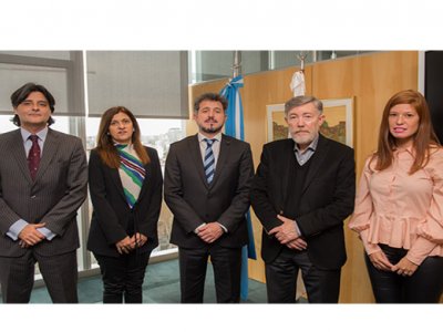 De izq. a der.: Dr. Temiño, Dra. Bruzzone, Dr. Quarneti, Dr. Ceccatto y Dra. Aranda. Foto: CONICET