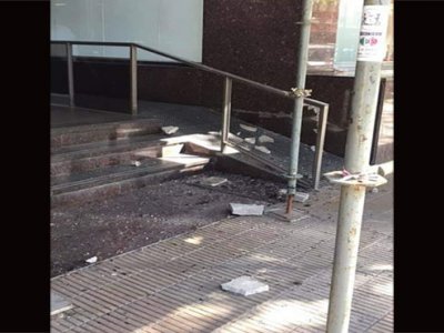 adoquin arrojado en tribunales
